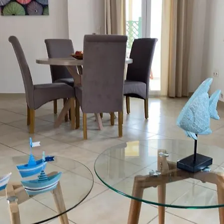 Apartament Theasis *